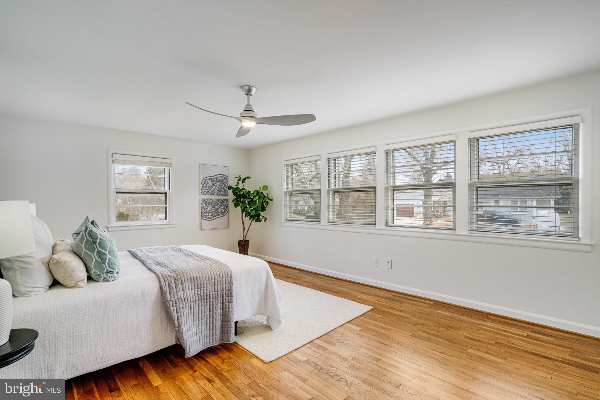 LAKE BARCROFT - Residential