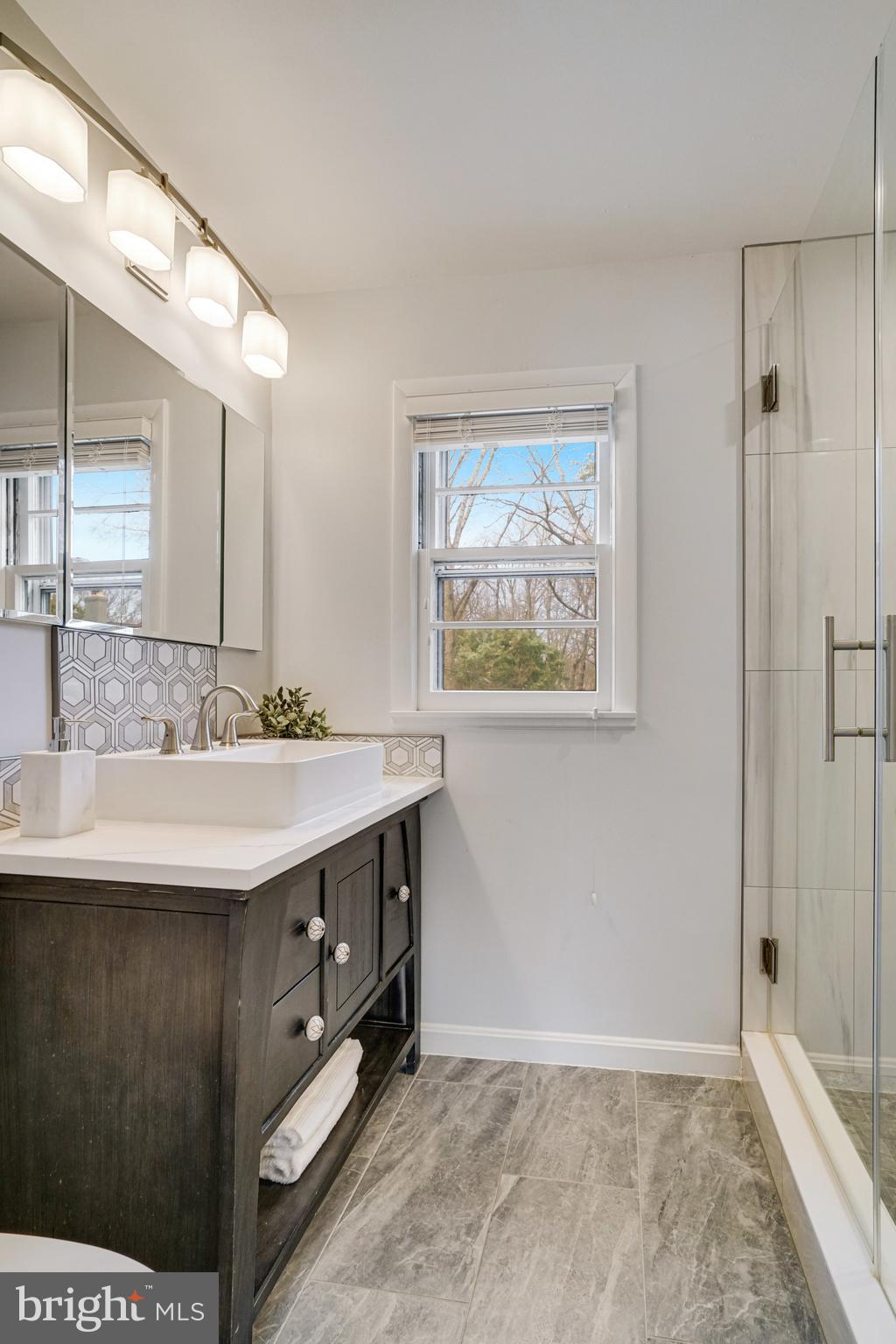 LAKE BARCROFT - Residential