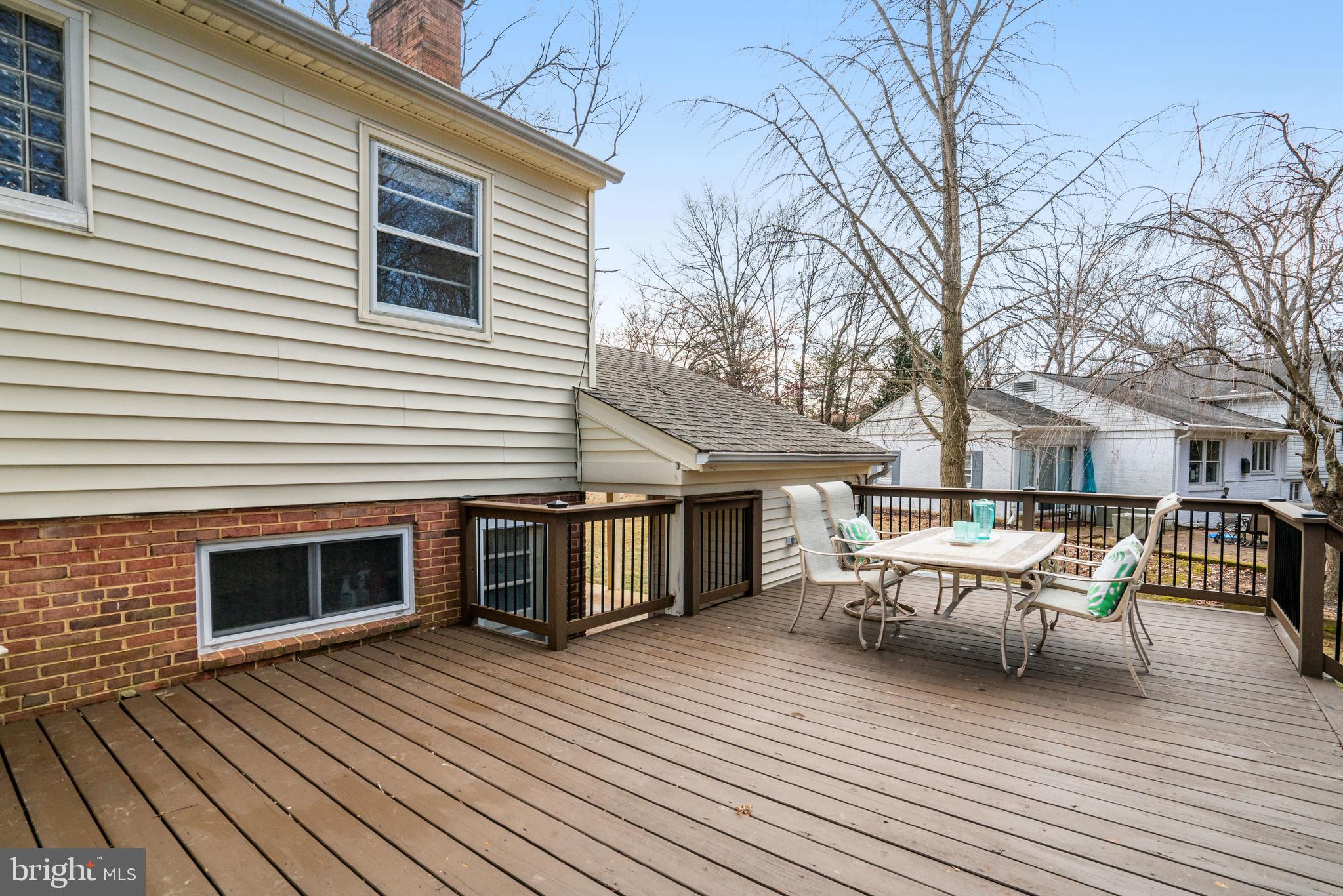 LAKE BARCROFT - Residential