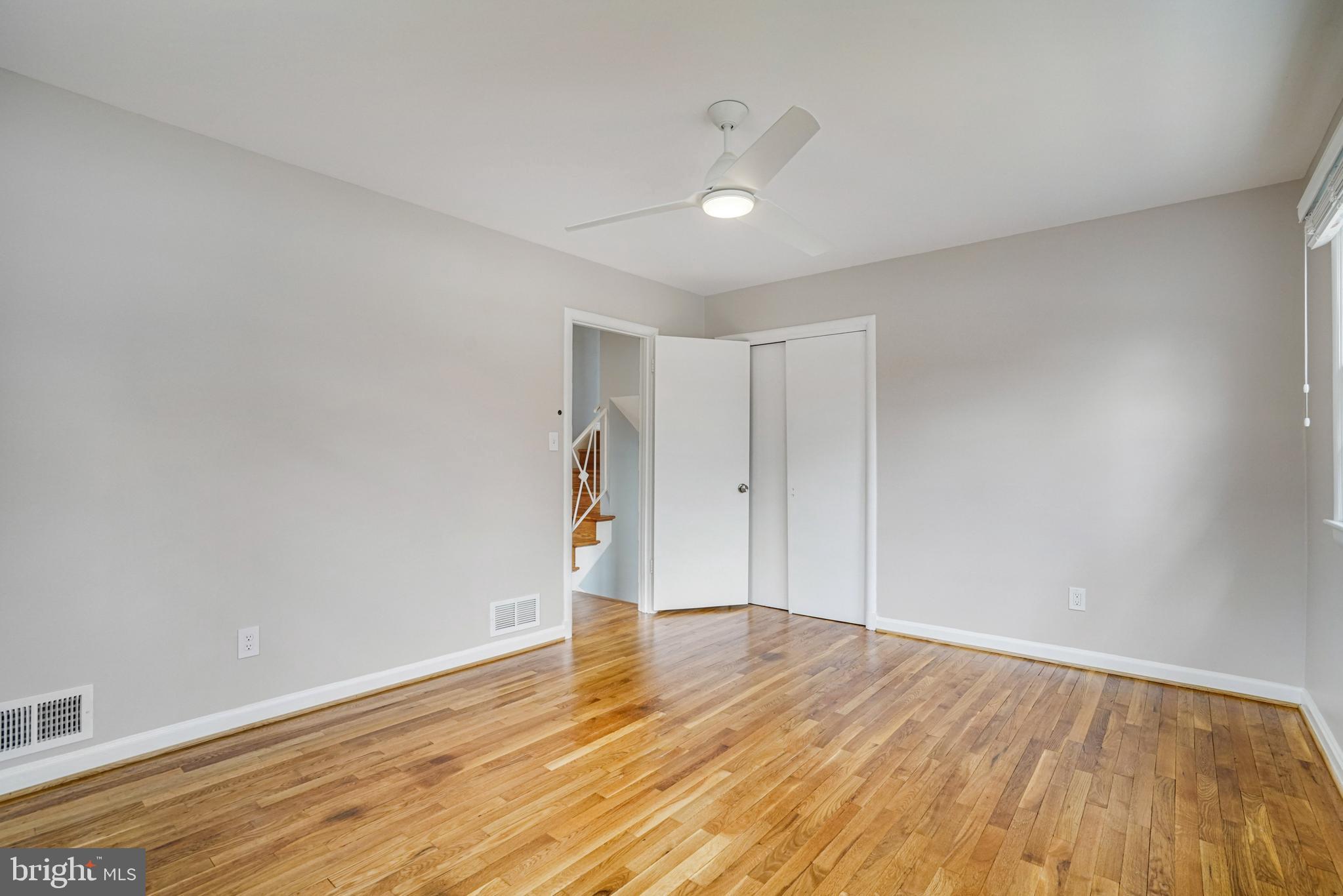 LAKE BARCROFT - Residential