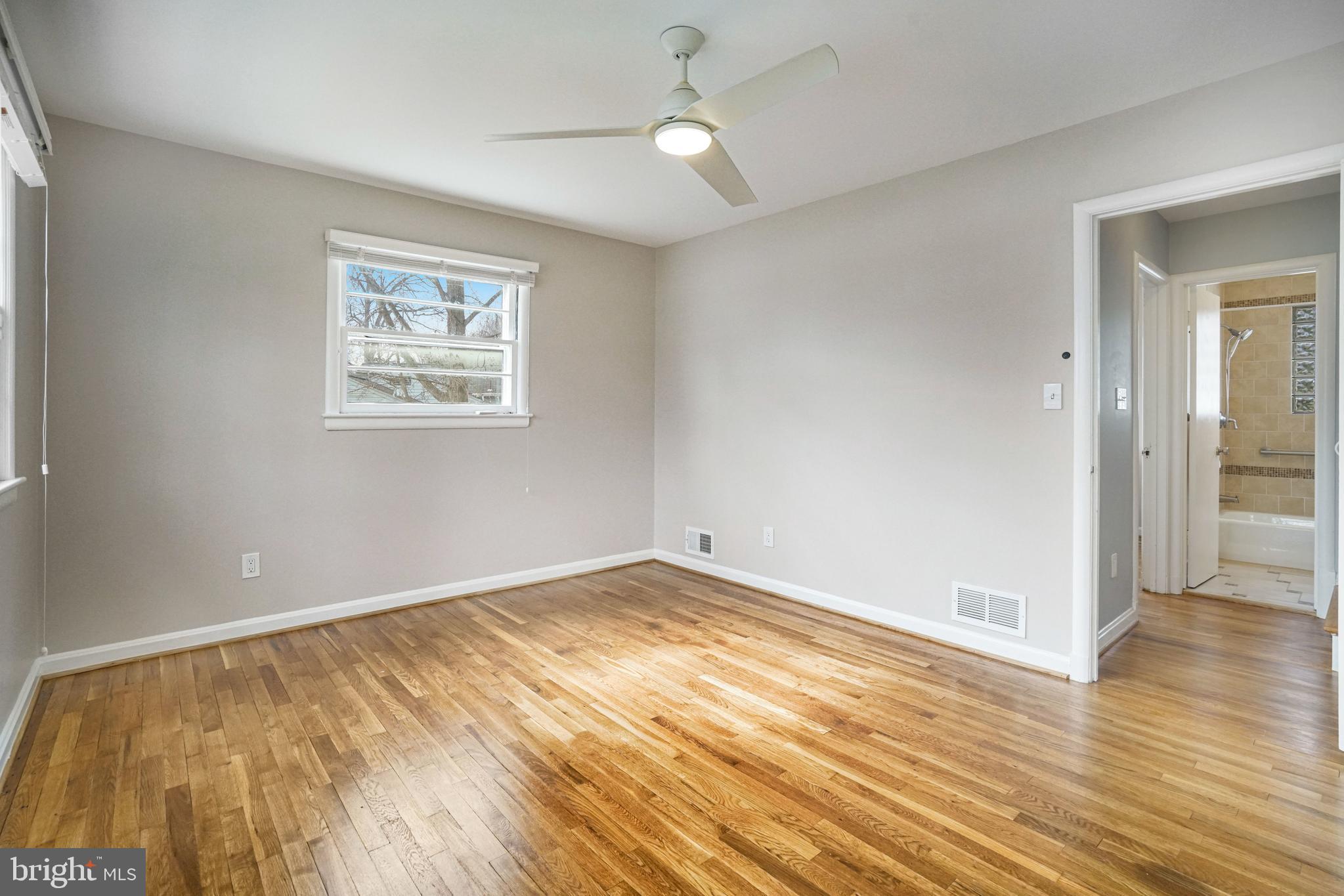 LAKE BARCROFT - Residential