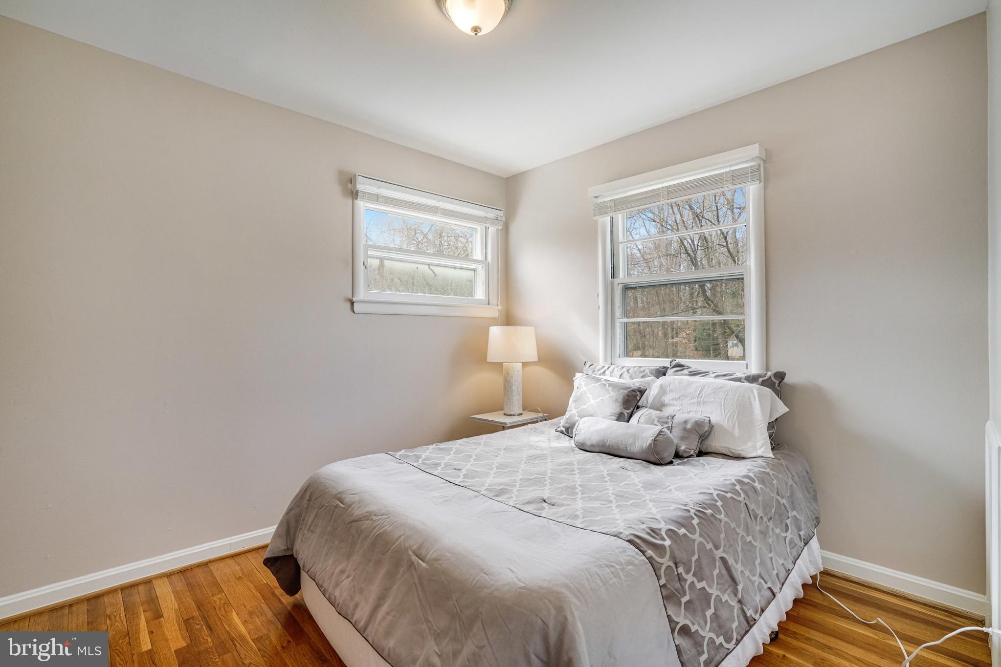 LAKE BARCROFT - Residential