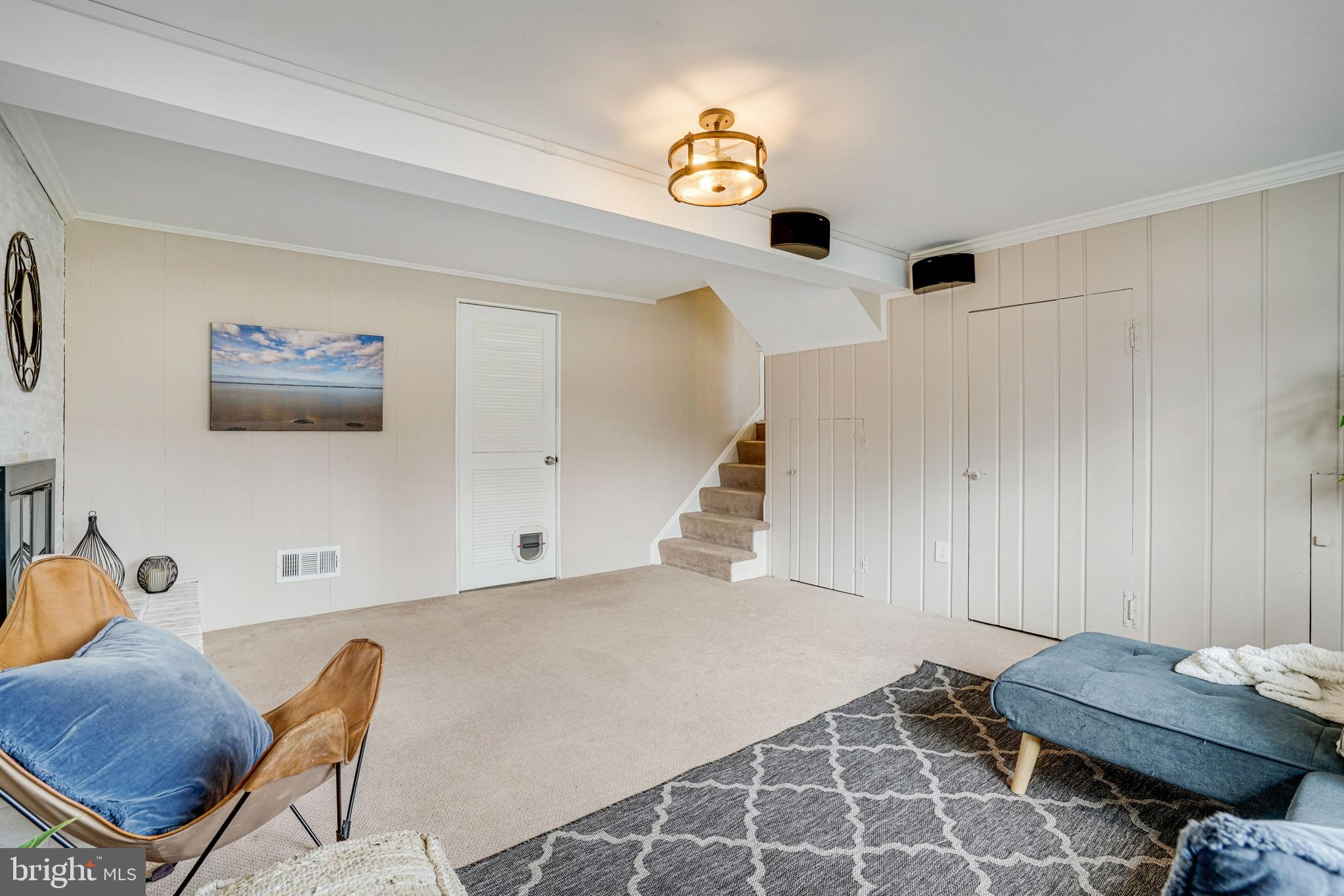 LAKE BARCROFT - Residential