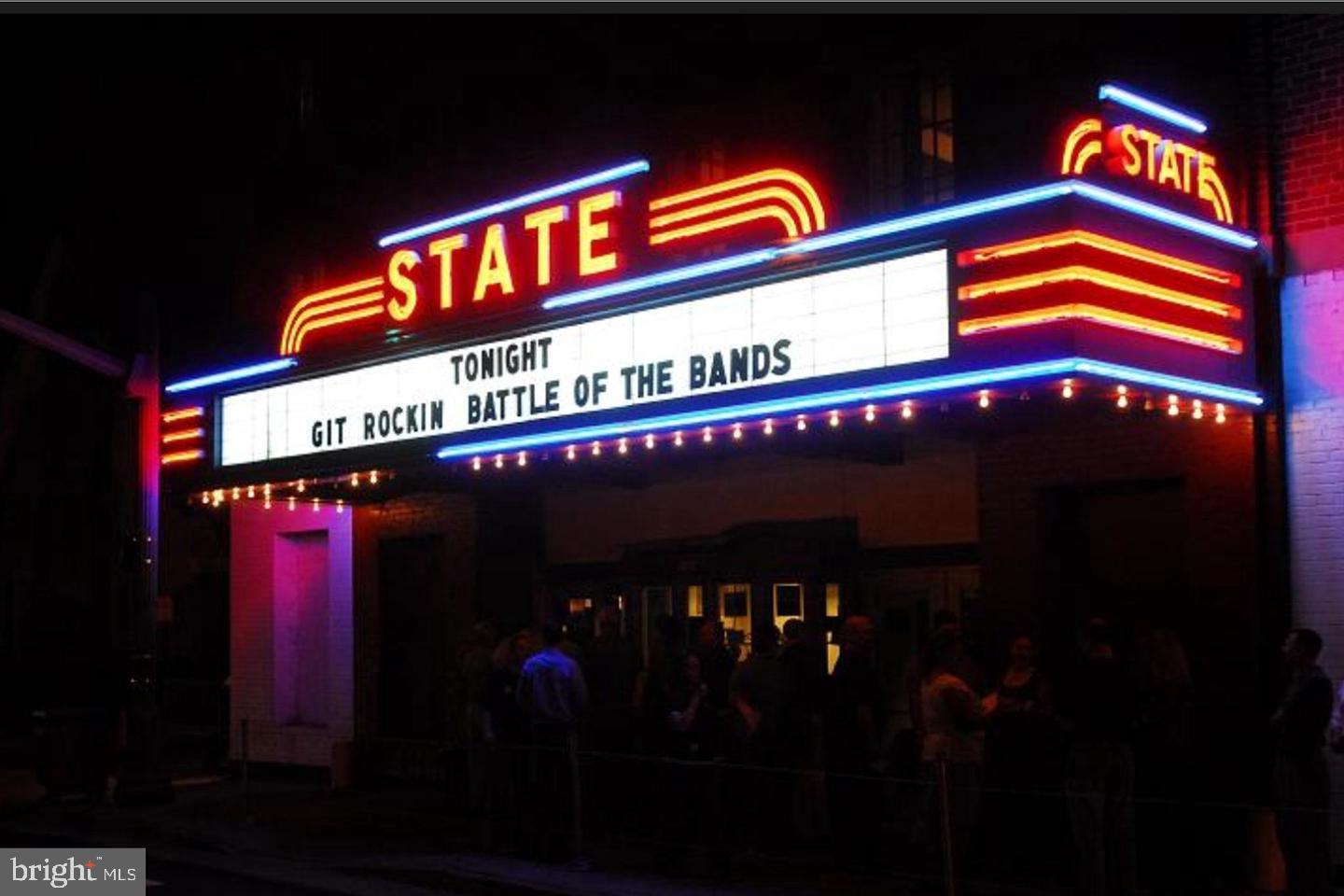 LAKE BARCROFT - Residential