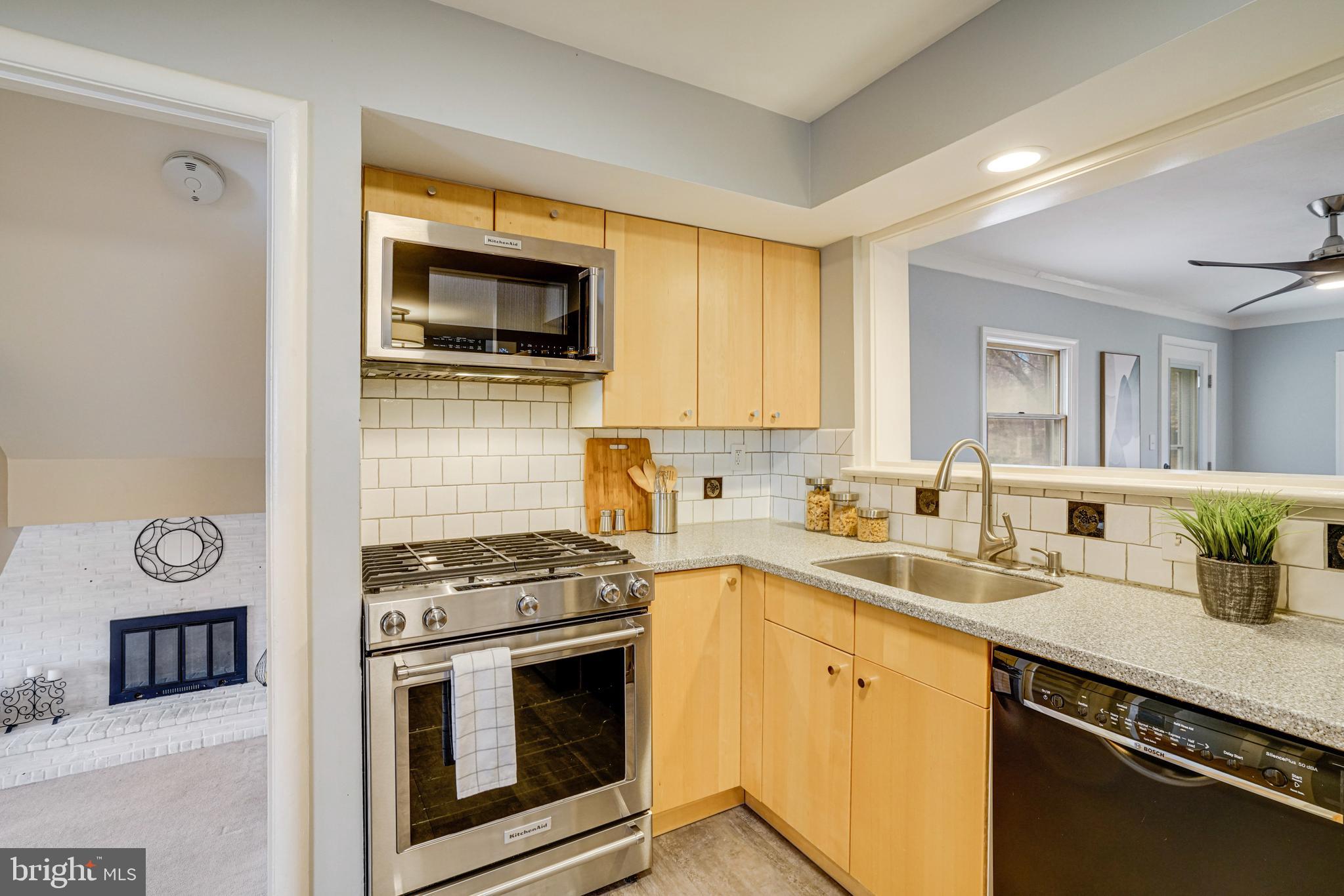 LAKE BARCROFT - Residential