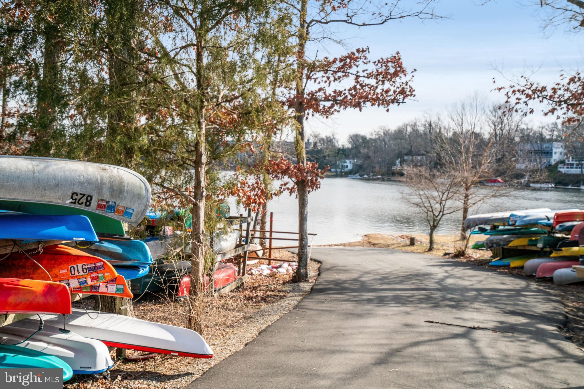 LAKE BARCROFT - Residential