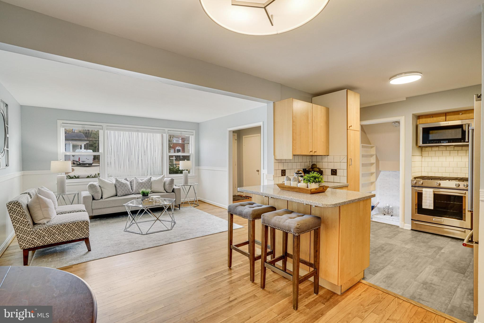 LAKE BARCROFT - Residential