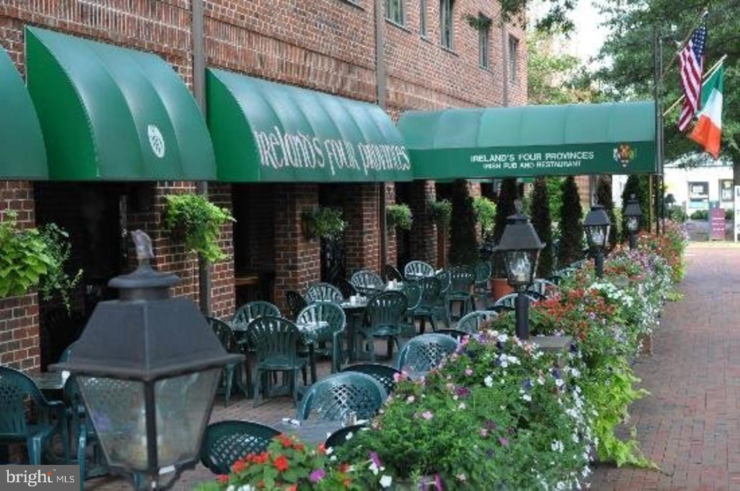 LAKE BARCROFT - Residential