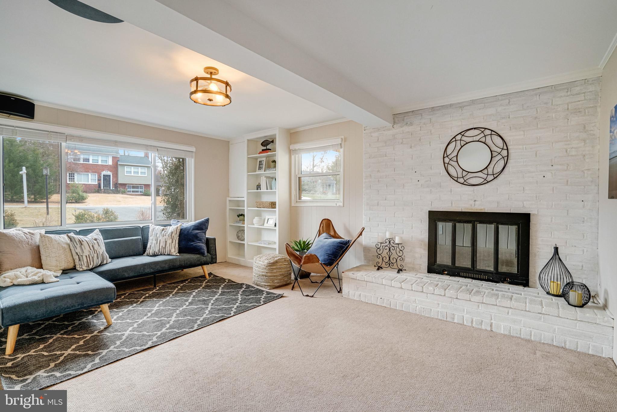 LAKE BARCROFT - Residential