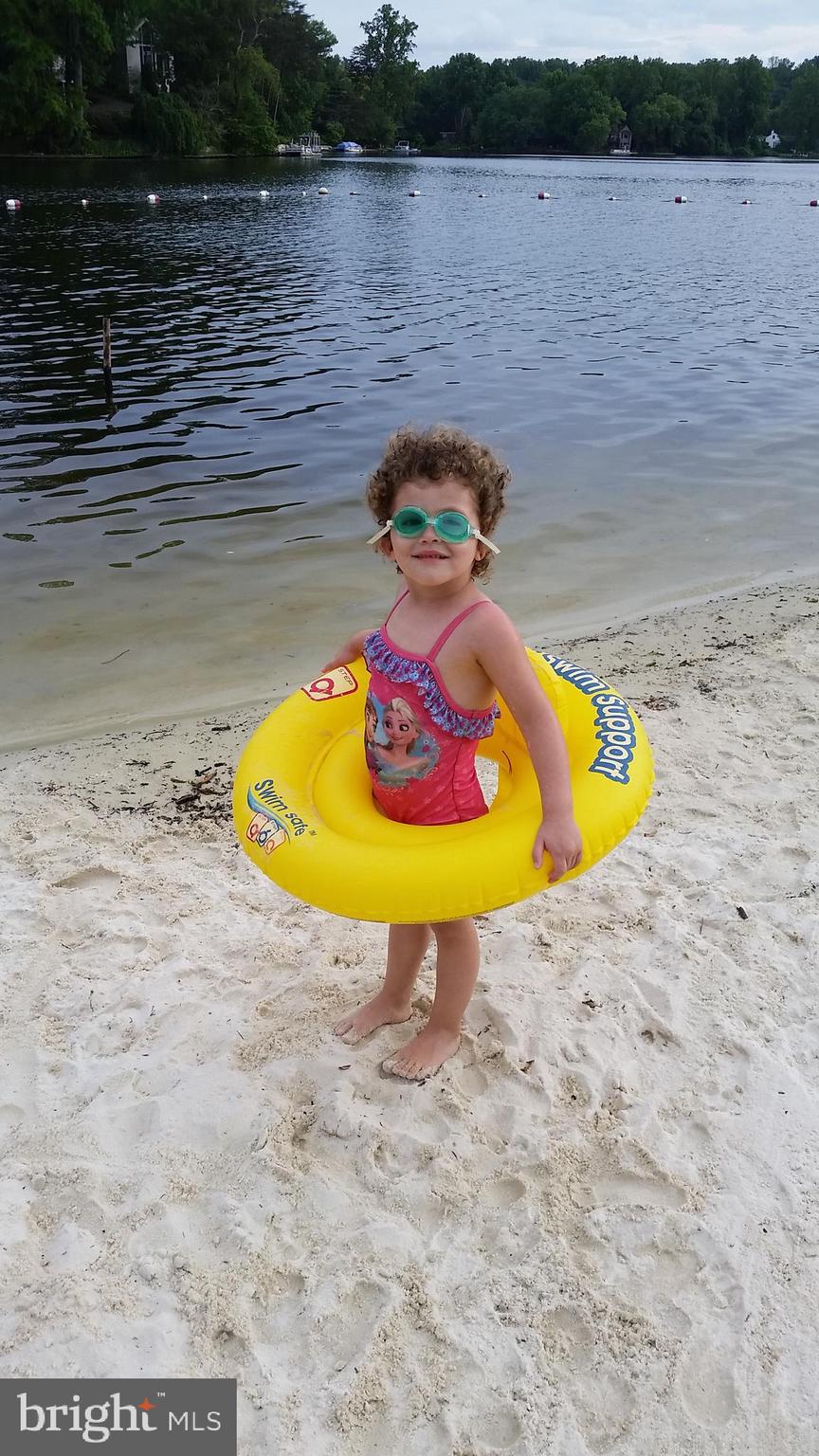 LAKE BARCROFT - Residential