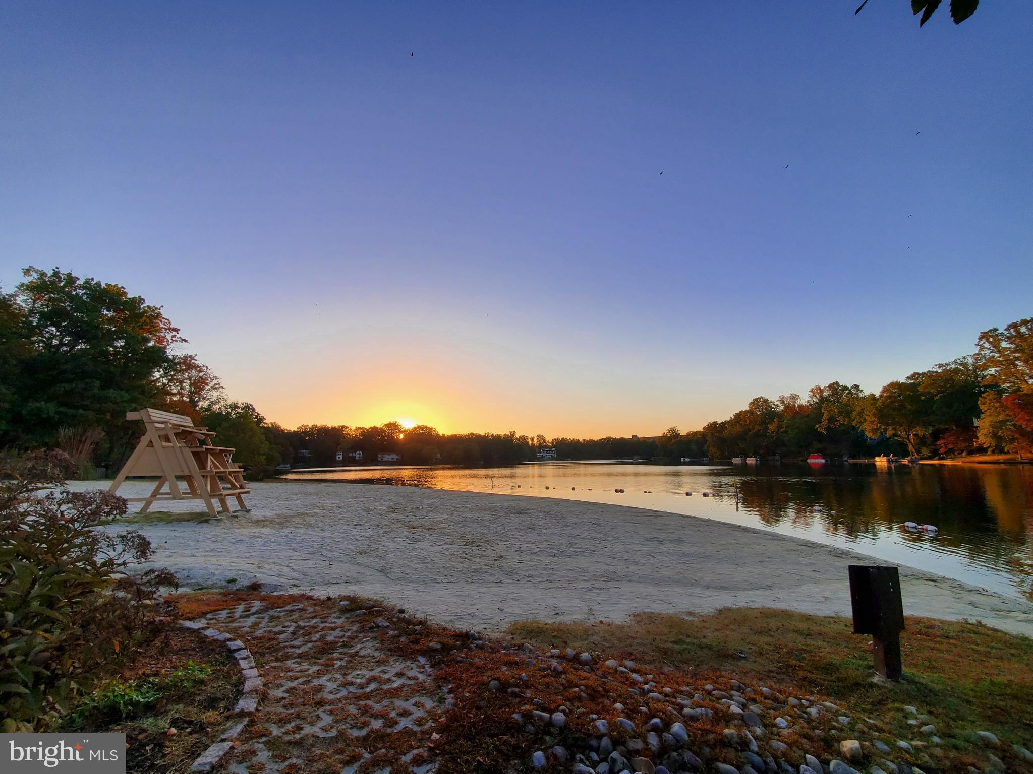 LAKE BARCROFT - Residential