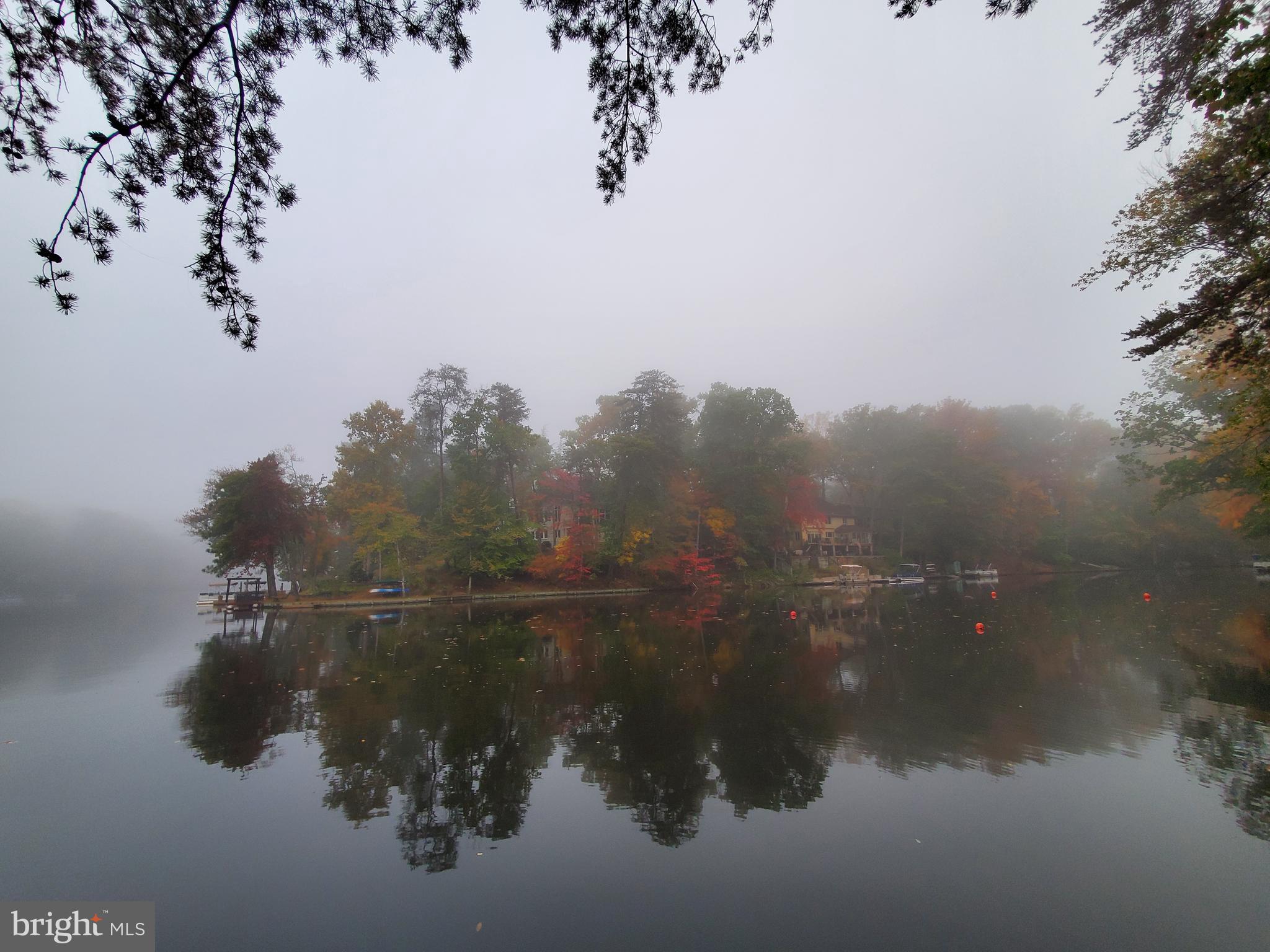 LAKE BARCROFT - Residential