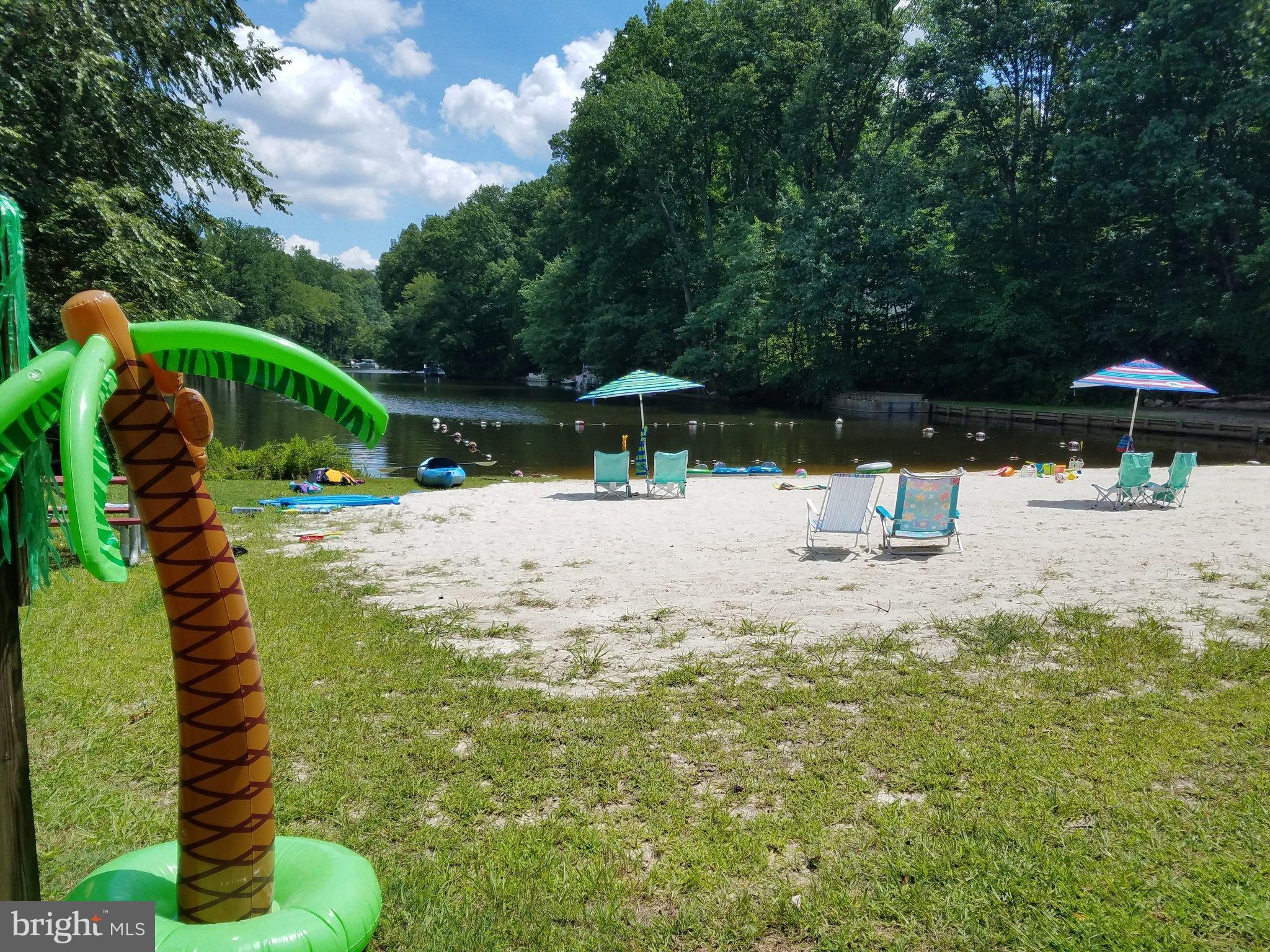 LAKE BARCROFT - Residential