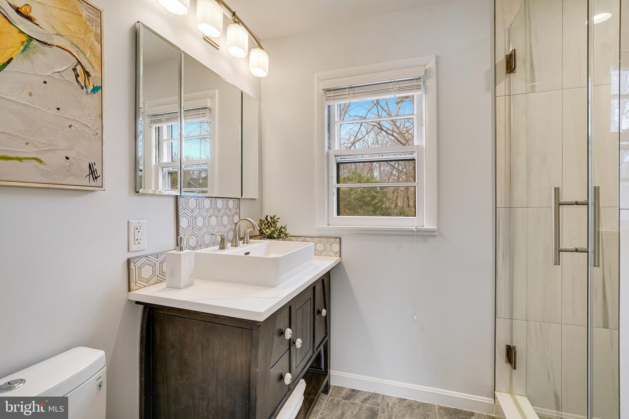 LAKE BARCROFT - Residential