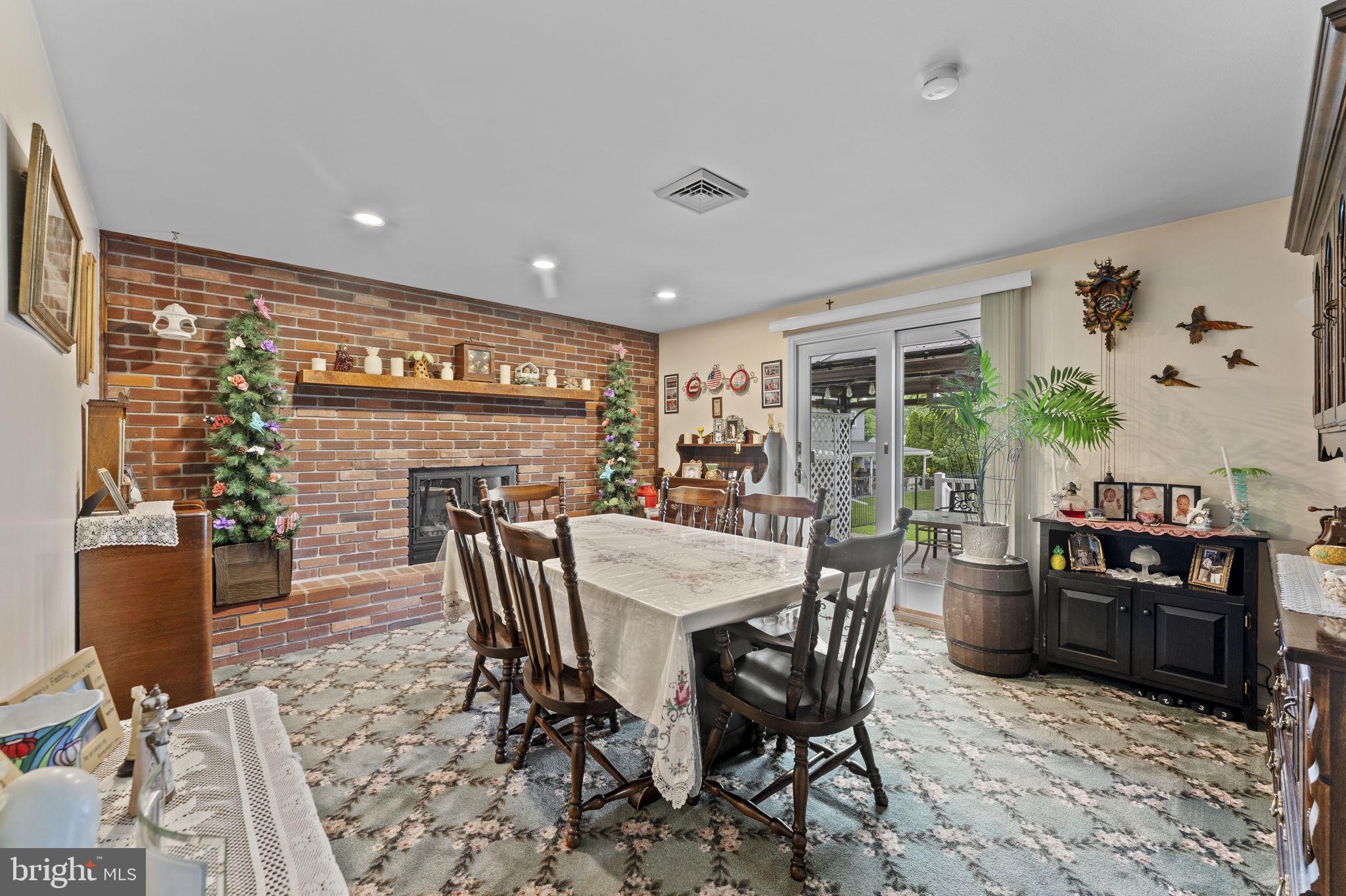 421 E RELIANCE ROAD