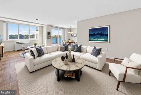 Photo of 10401 Grosvenor Place #1322, ROCKVILLE, MD 20852 (MLS # MDMC2206478)