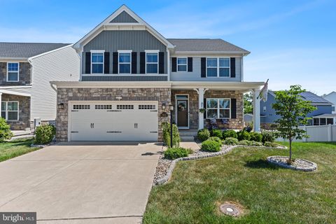 Photo of 7483 Flag Point Court, MANASSAS, VA 20109 (MLS # VAPW2117682)
