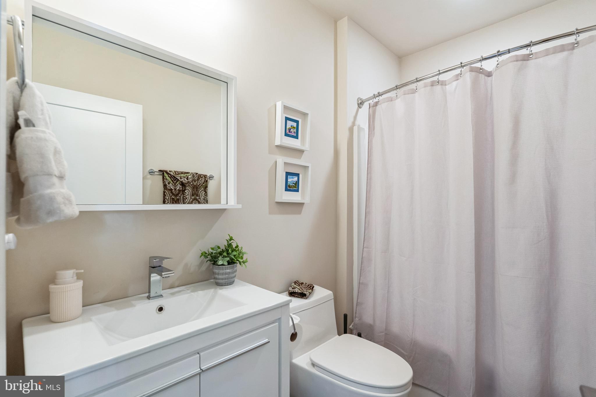 ROXBOROUGH - Residential