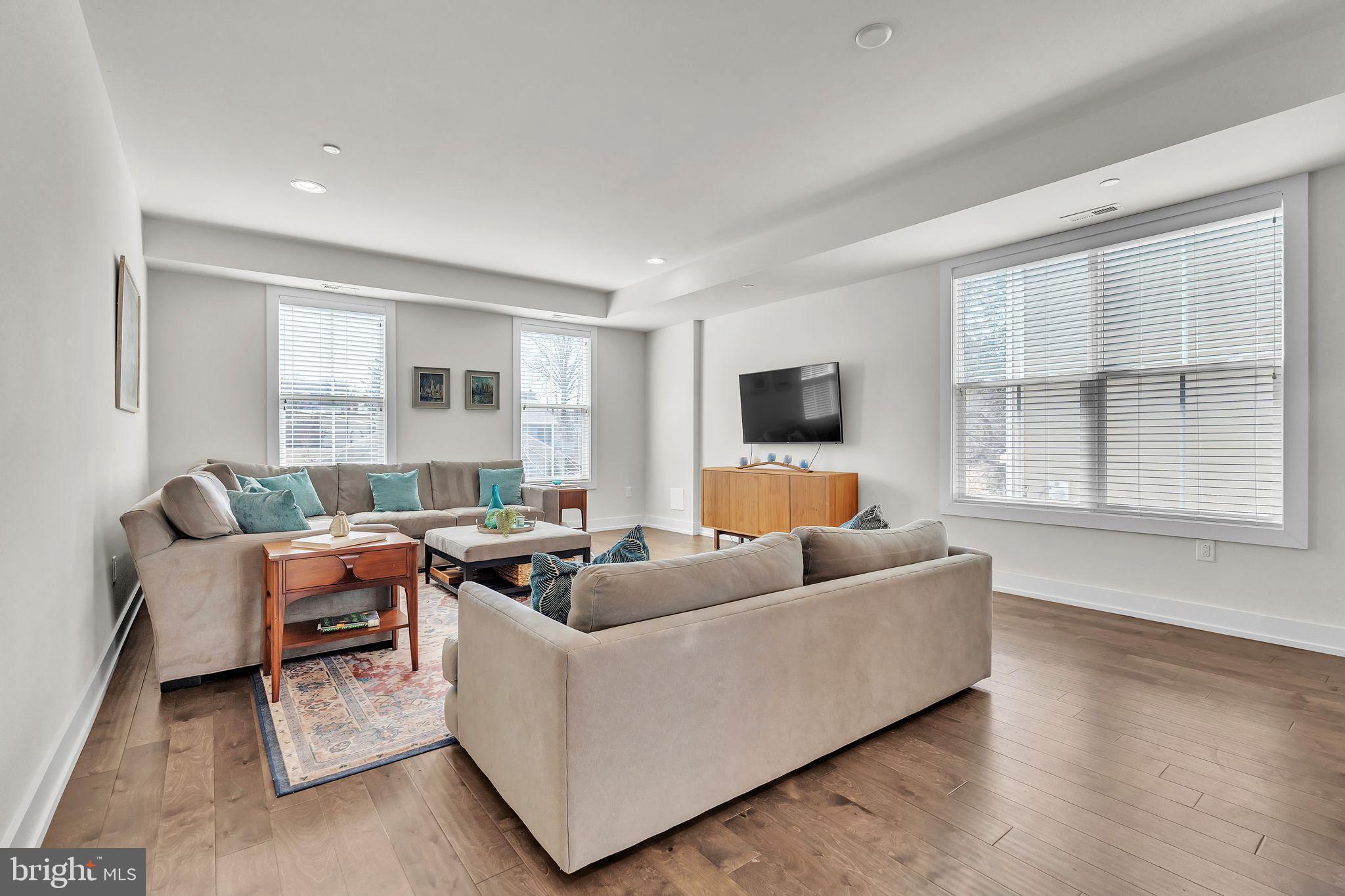 ROXBOROUGH - Residential