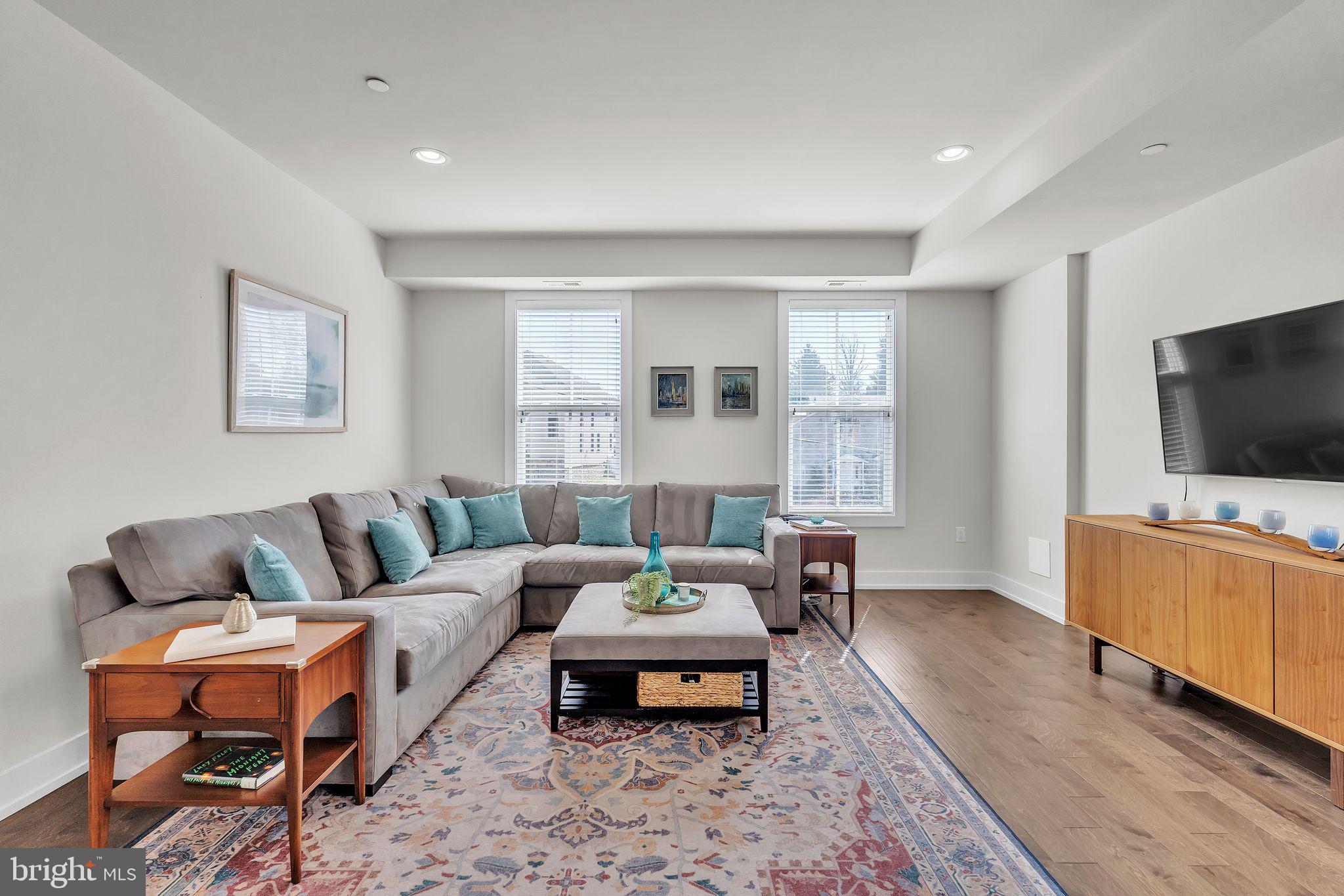 ROXBOROUGH - Residential