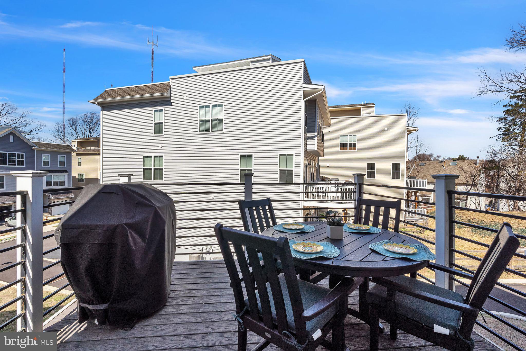 ROXBOROUGH - Residential