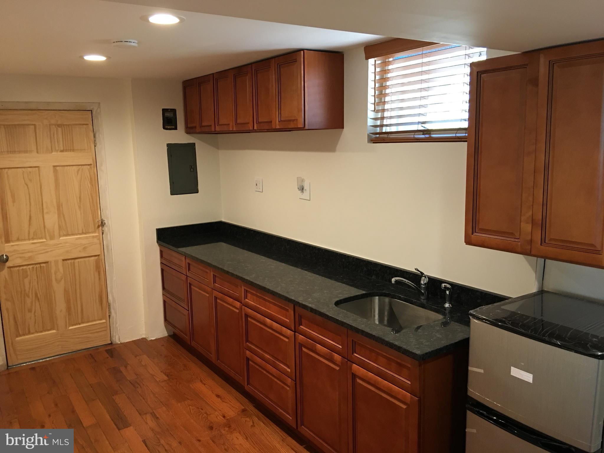 COUNTRY CLUB MANOR - Residential Lease