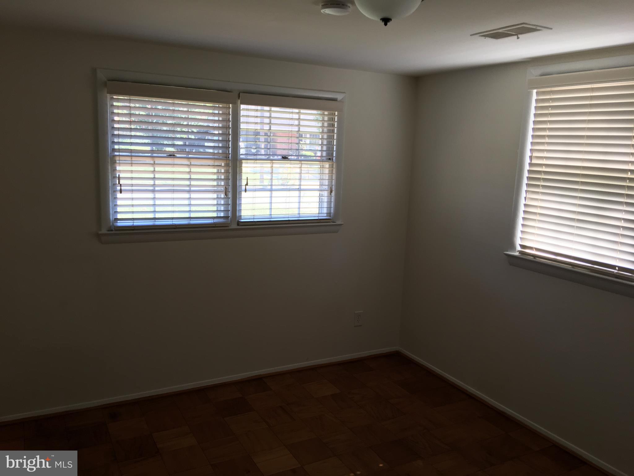 COUNTRY CLUB MANOR - Residential Lease