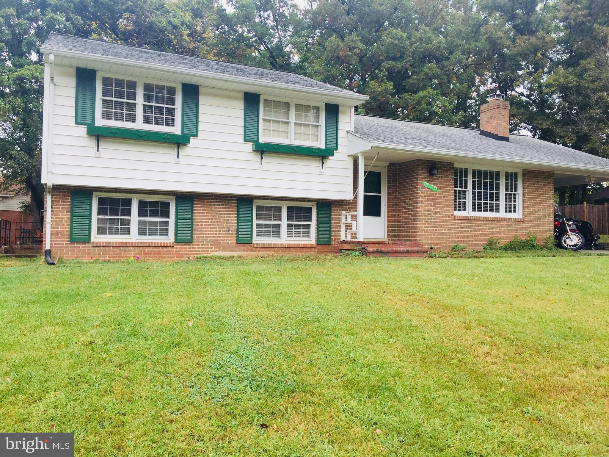 COUNTRY CLUB MANOR - Residential Lease