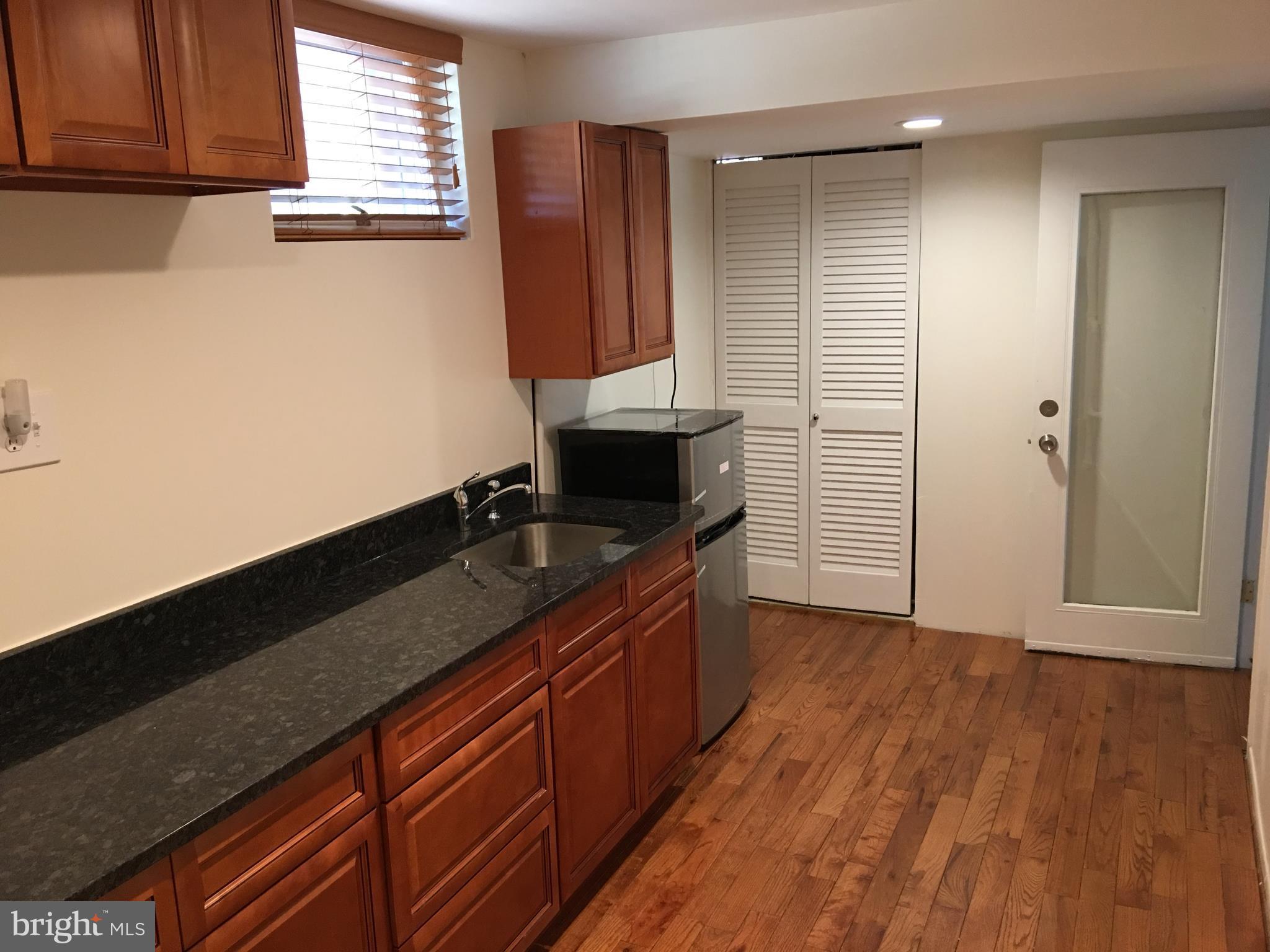 COUNTRY CLUB MANOR - Residential Lease