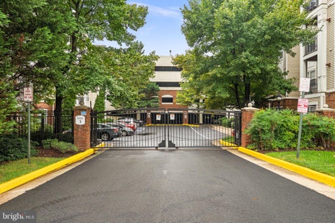 Photo of 12949 Centre Park Circle #301, HERNDON, VA 20171 (MLS # VAFX2342970)