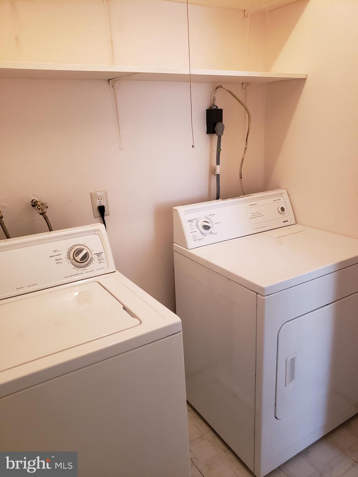 HERITAGE COURT - Residential Lease