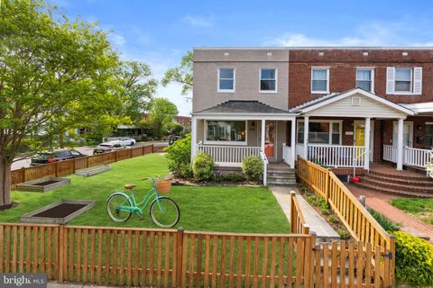 Photo of 513 E Bellefonte Avenue, ALEXANDRIA, VA 22301 (MLS # VAAX2058964)