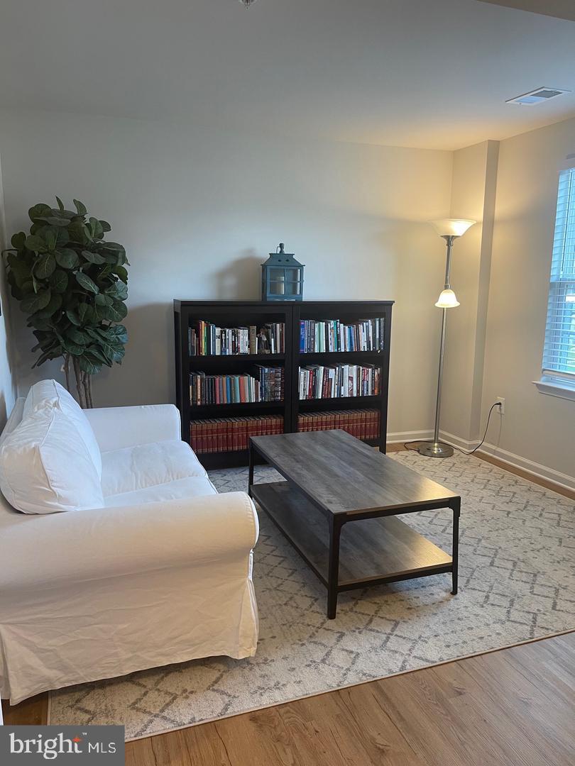 LANDSDALE - Residential Lease