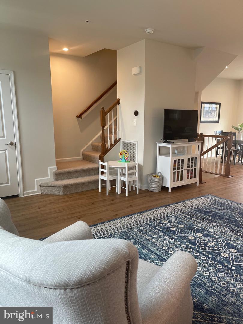 LANDSDALE - Residential Lease