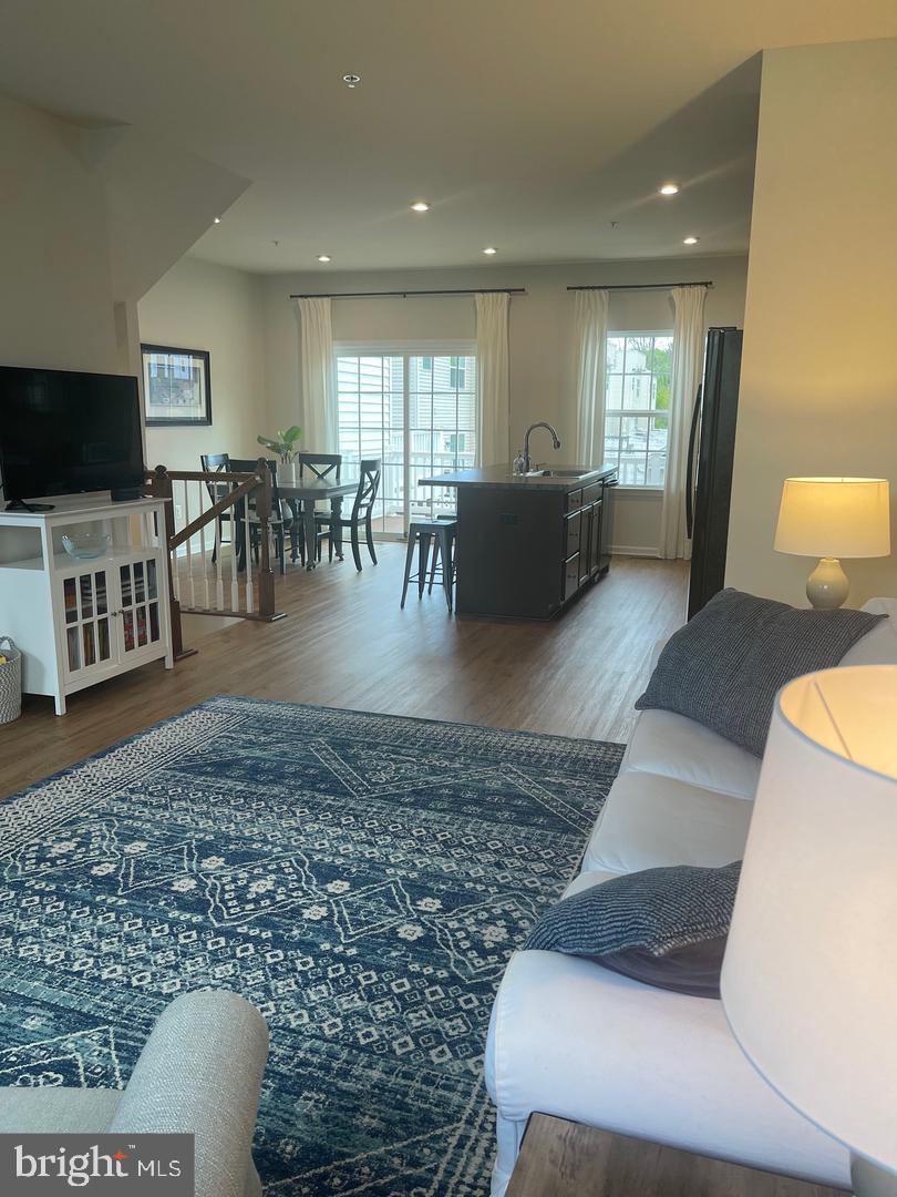 LANDSDALE - Residential Lease