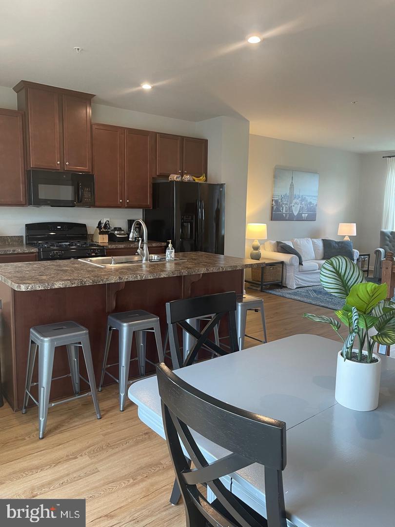 LANDSDALE - Residential Lease