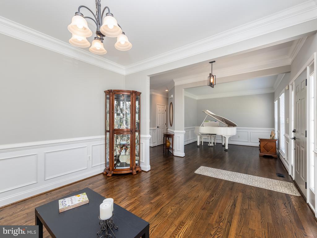 SHEFFIELD MANOR - Residential Lease