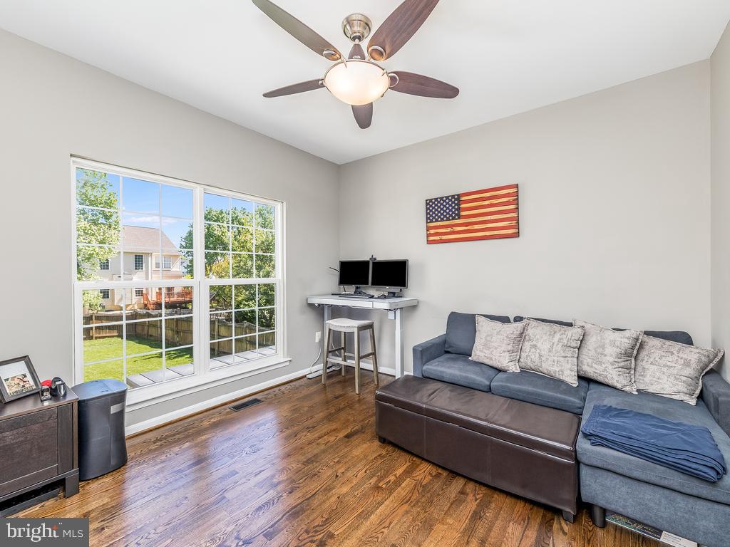 SHEFFIELD MANOR - Residential Lease