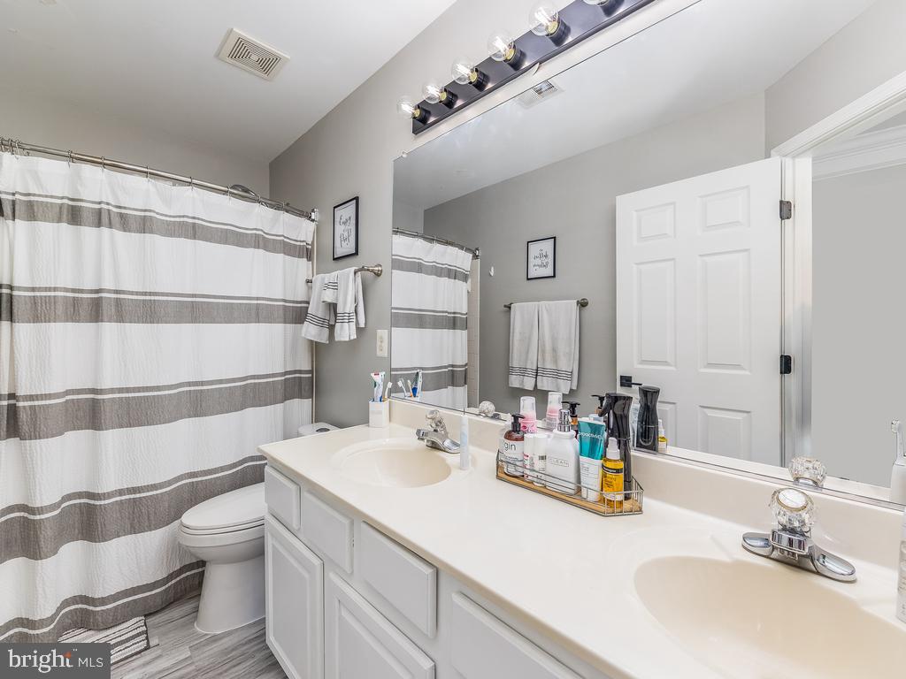 SHEFFIELD MANOR - Residential Lease