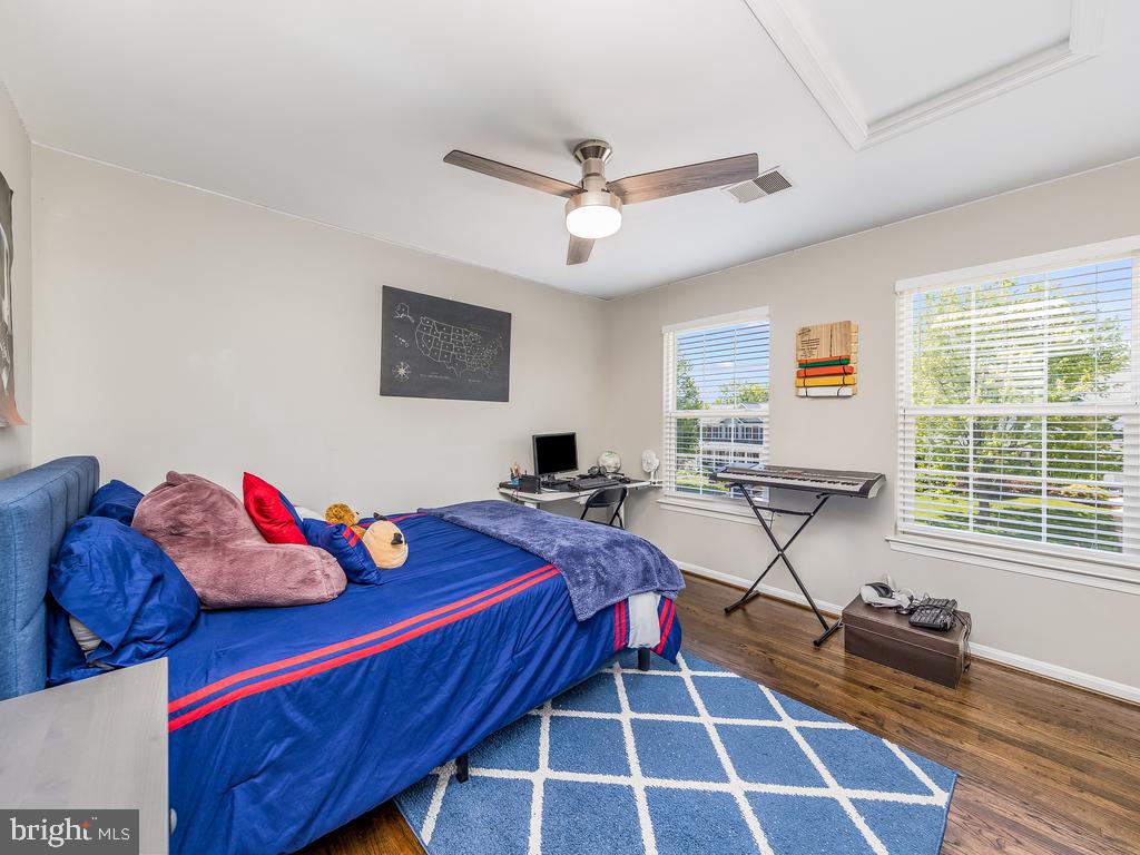 SHEFFIELD MANOR - Residential Lease