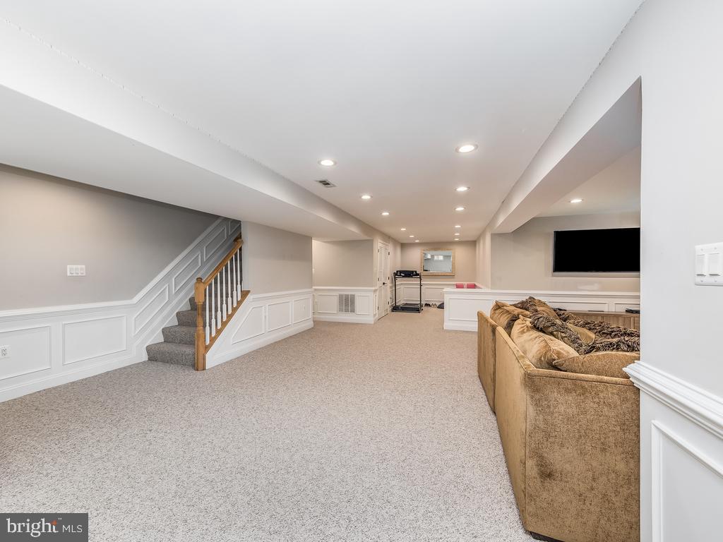 SHEFFIELD MANOR - Residential Lease