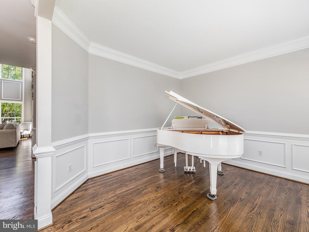 SHEFFIELD MANOR - Residential Lease