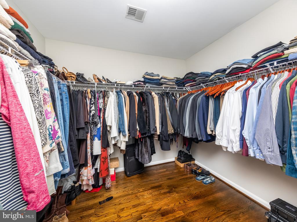 SHEFFIELD MANOR - Residential Lease