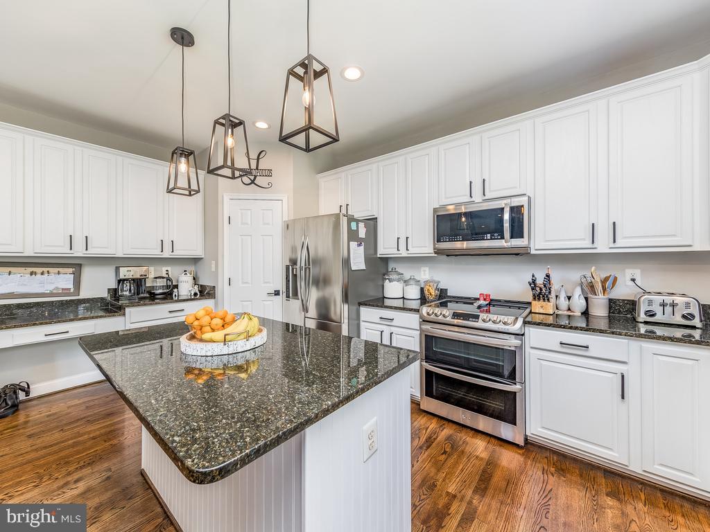 SHEFFIELD MANOR - Residential Lease