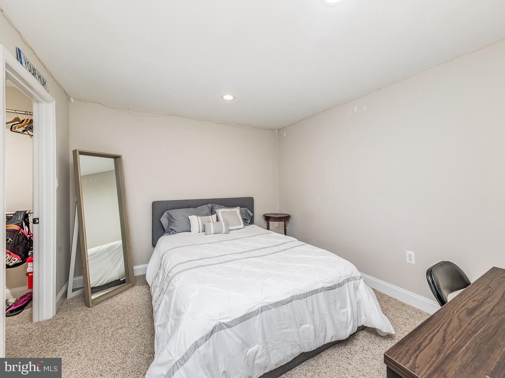 SHEFFIELD MANOR - Residential Lease