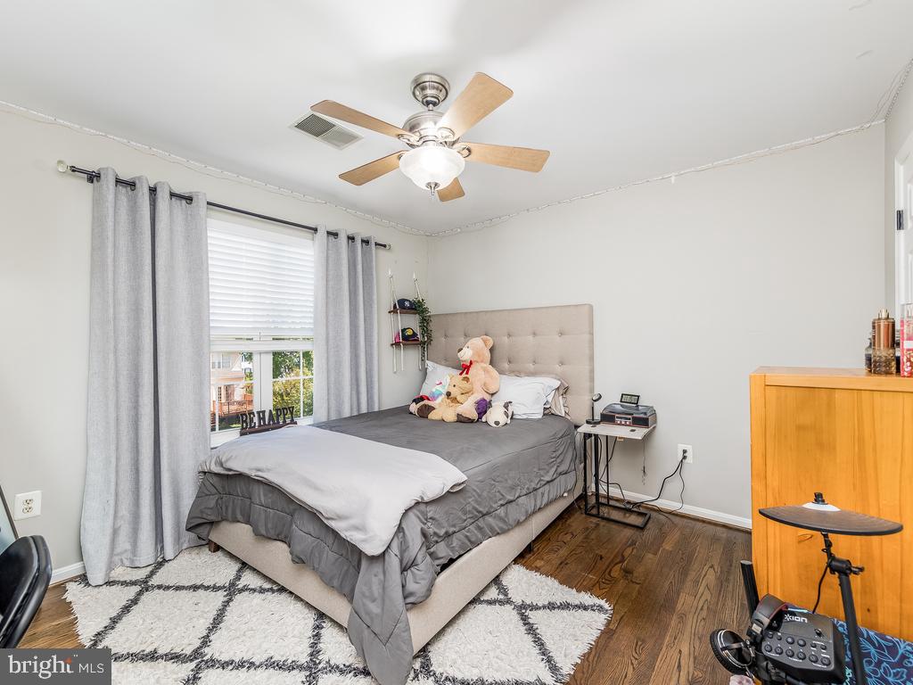 SHEFFIELD MANOR - Residential Lease