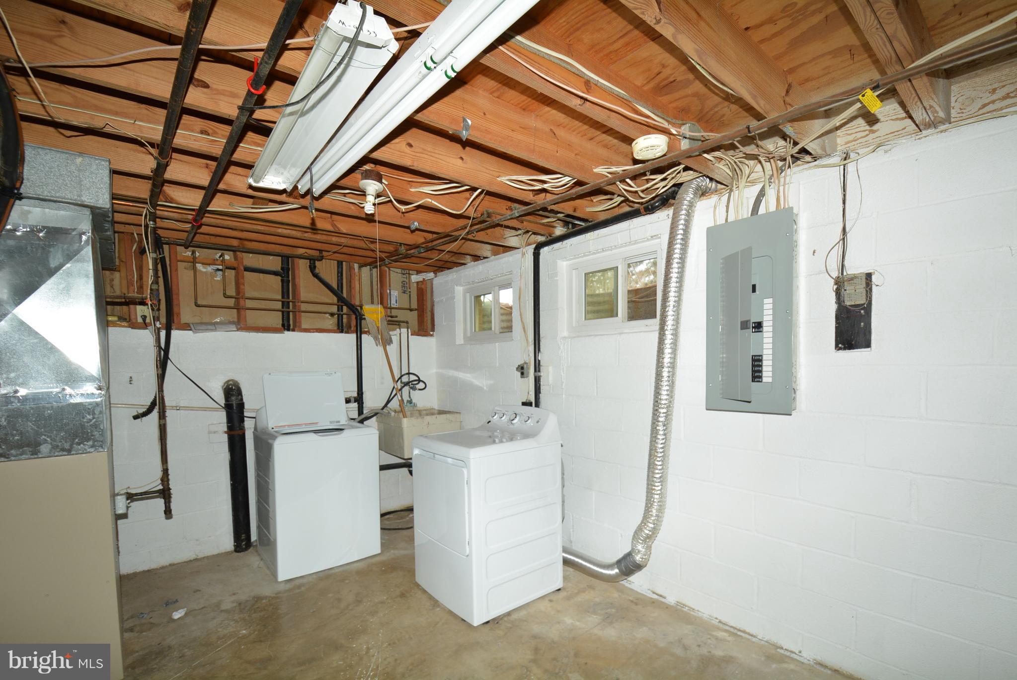 KINGS PARK WEST - Residential Lease