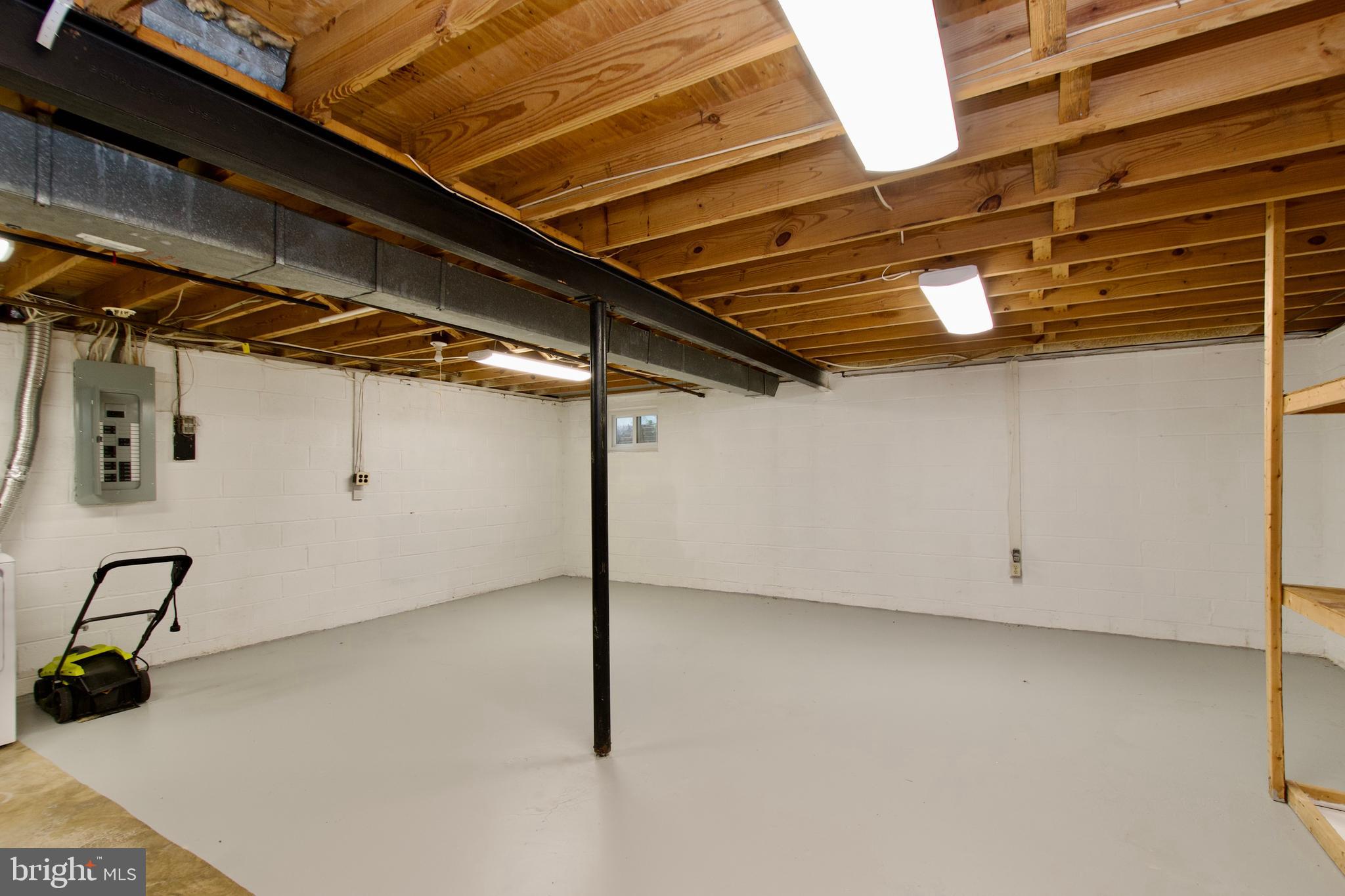 KINGS PARK WEST - Residential Lease