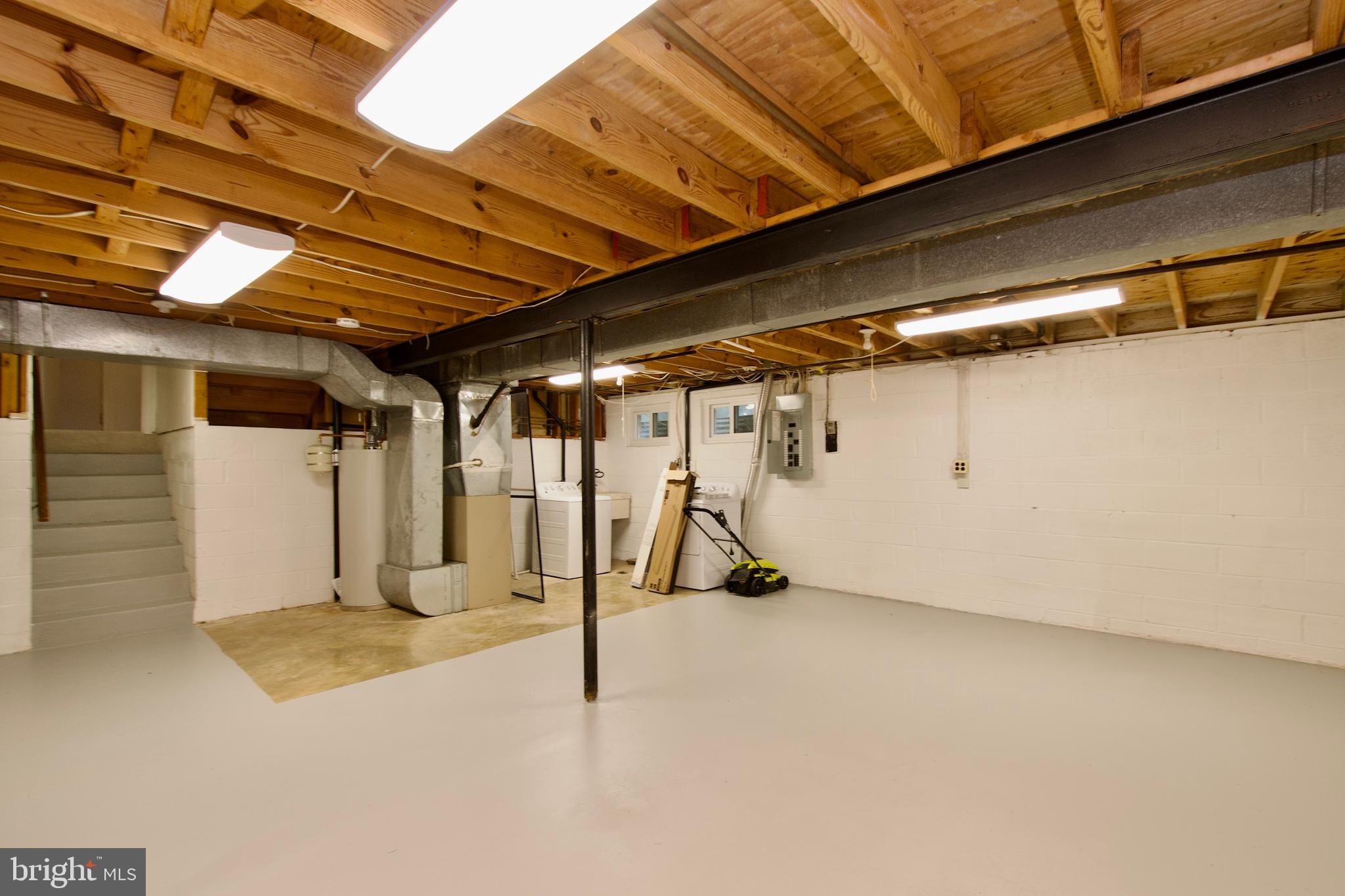 KINGS PARK WEST - Residential Lease