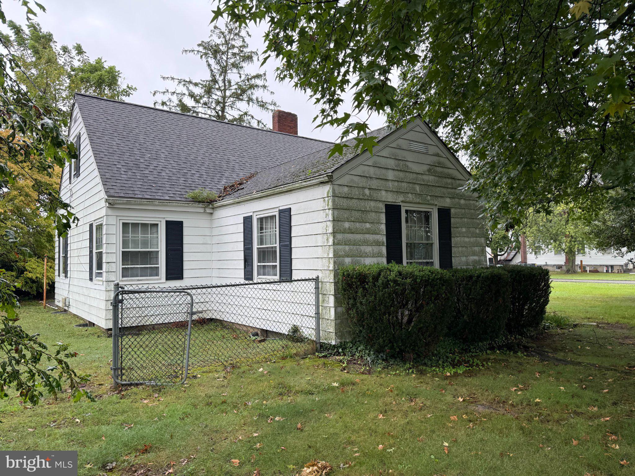4 E FINLEY ROAD